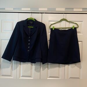 Emily navy blue skirt suit, size 14W, NO smoke/smells/pets